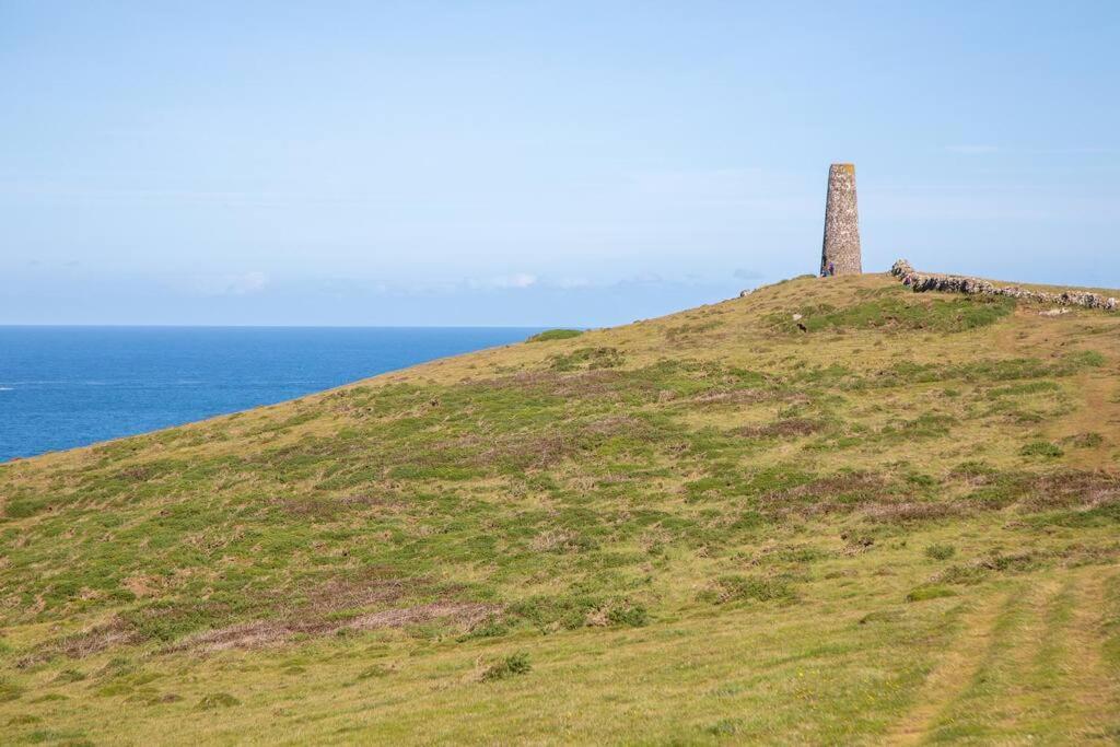 Trethvor House Ensuite Double Room With Free Parking In Quiet Residential Area Padstow Bagian luar foto