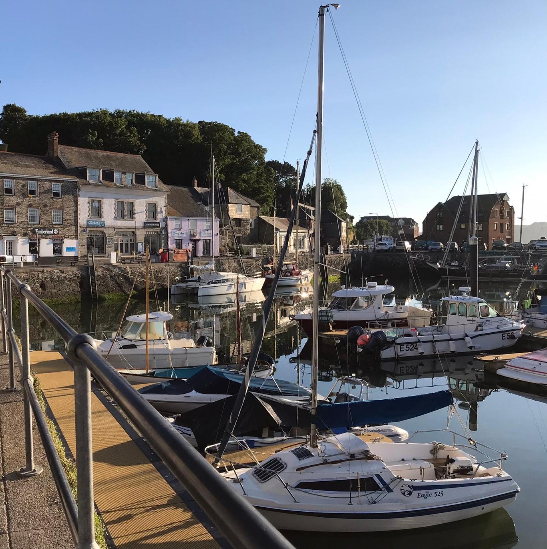 Trethvor House Ensuite Double Room With Free Parking In Quiet Residential Area Padstow Bagian luar foto